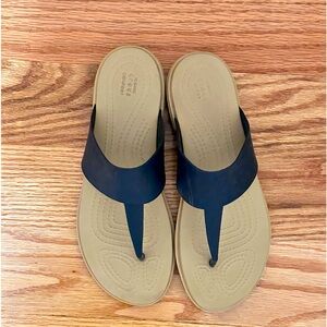 Crocs Tulum Iconic Comfort Flip Flops, navy blue women's size 7 NWOT